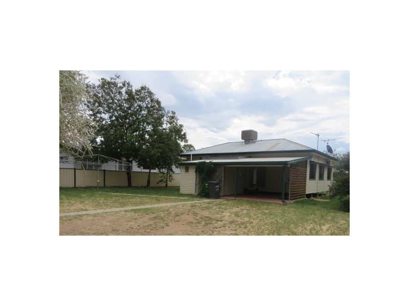 2 Saunders Street, Roma QLD 4455
