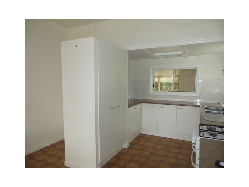 2 Saunders Street, Roma QLD 4455