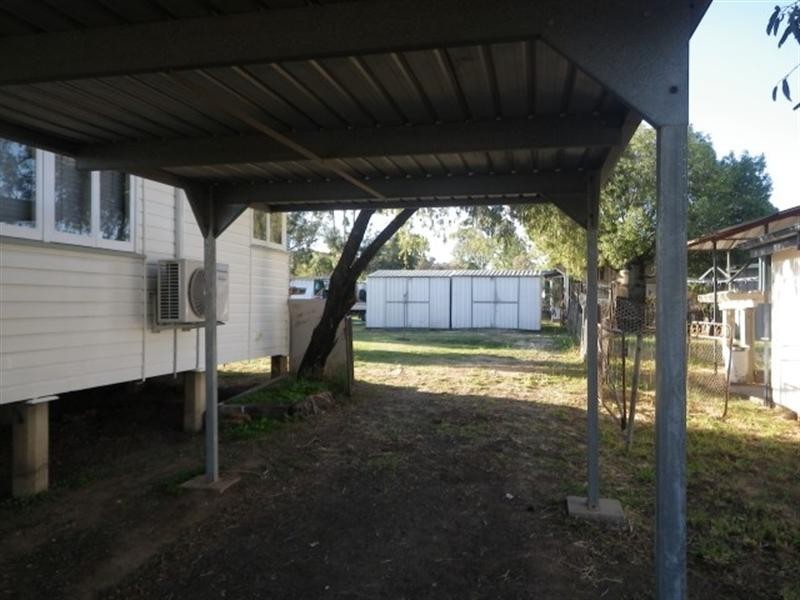 27 SOUTH Street, Roma QLD 4455