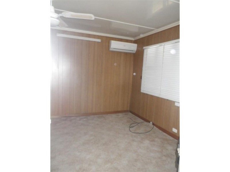 27 SOUTH Street, Roma QLD 4455