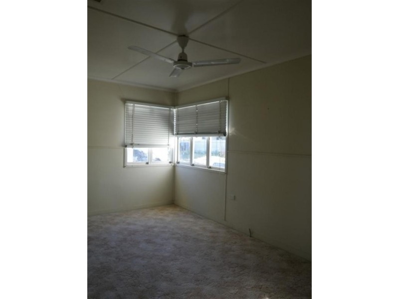 27 SOUTH Street, Roma QLD 4455