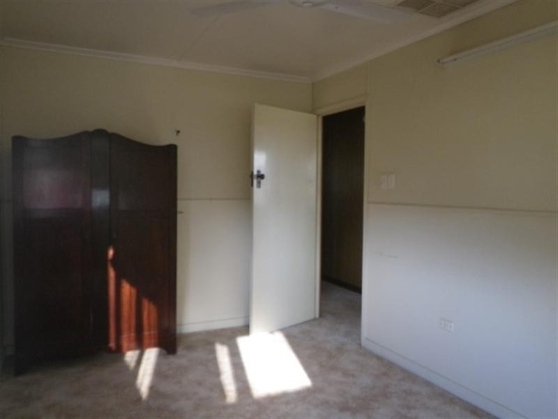 27 SOUTH Street, Roma QLD 4455