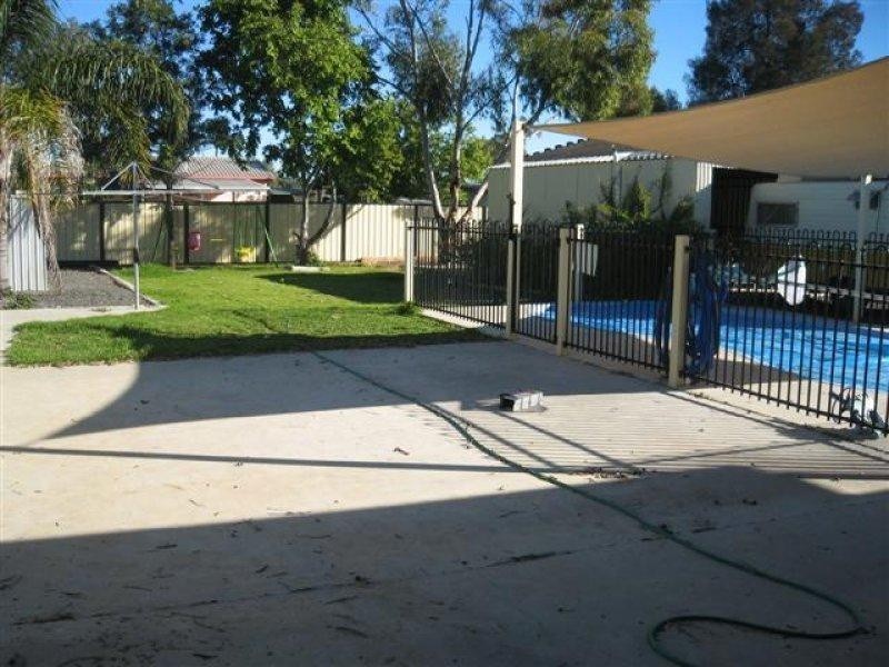 52 Raglan Street, Roma QLD 4455