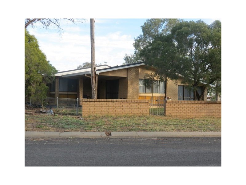 8 Martin Street, Roma QLD 4455