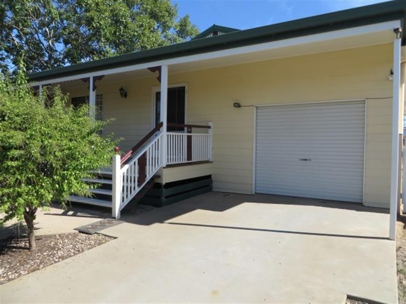 10 Alex Parade, Roma QLD 4455