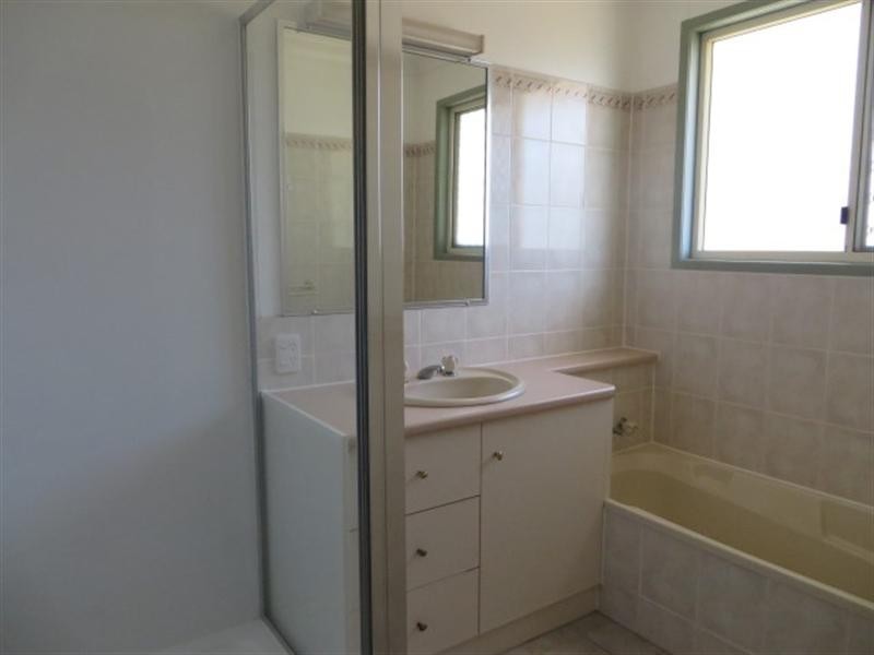 10 Alex Parade, Roma QLD 4455