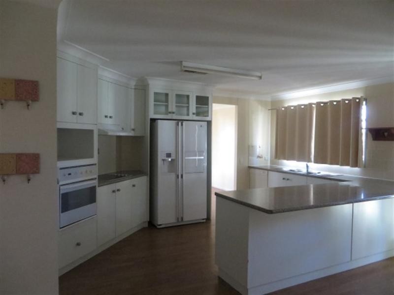 10 Alex Parade, Roma QLD 4455