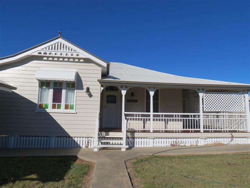 148 McDowall Street, Roma QLD 4455