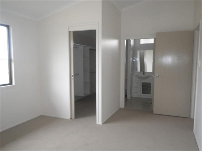 66 Taylor Street, Roma QLD 4455
