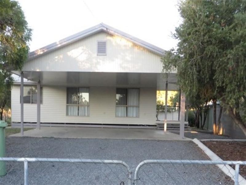 1 Bond Street, Roma QLD 4455