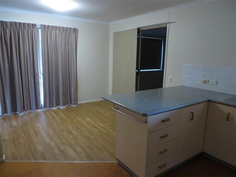 1 Bond Street, Roma QLD 4455