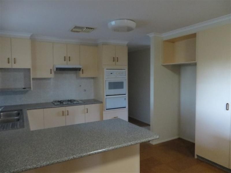 1 Bond Street, Roma QLD 4455