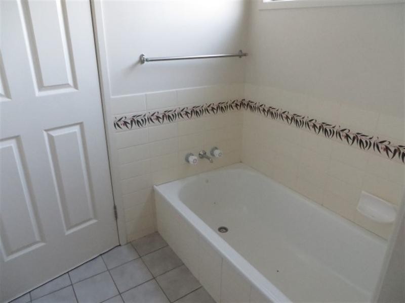 1 Bond Street, Roma QLD 4455