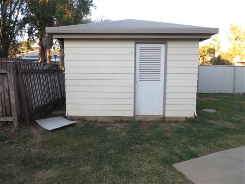 1 Bond Street, Roma QLD 4455