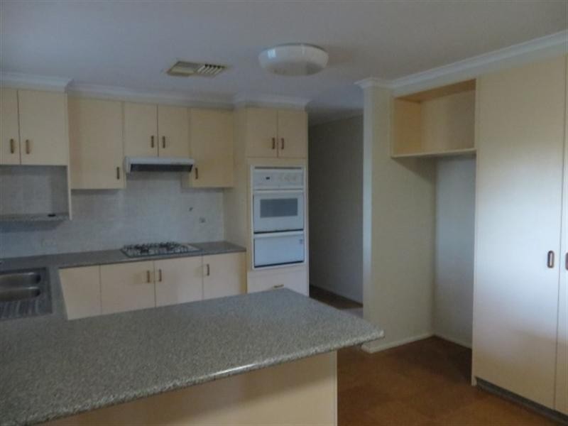 1 Bond Street, Roma QLD 4455