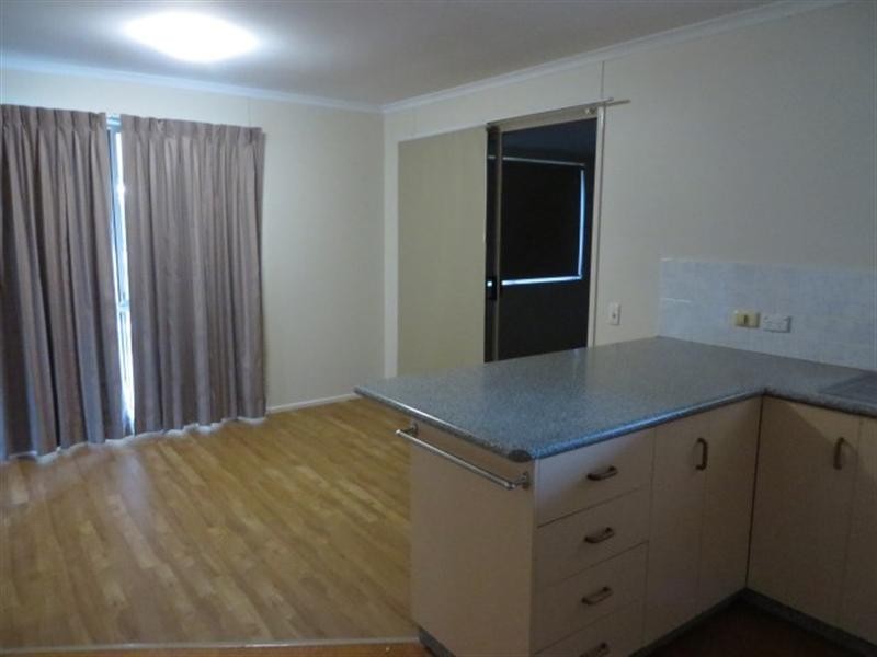 1 Bond Street, Roma QLD 4455