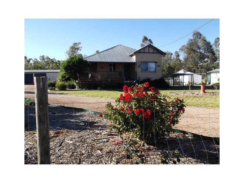 7 Garden Street, Yuleba QLD 4427