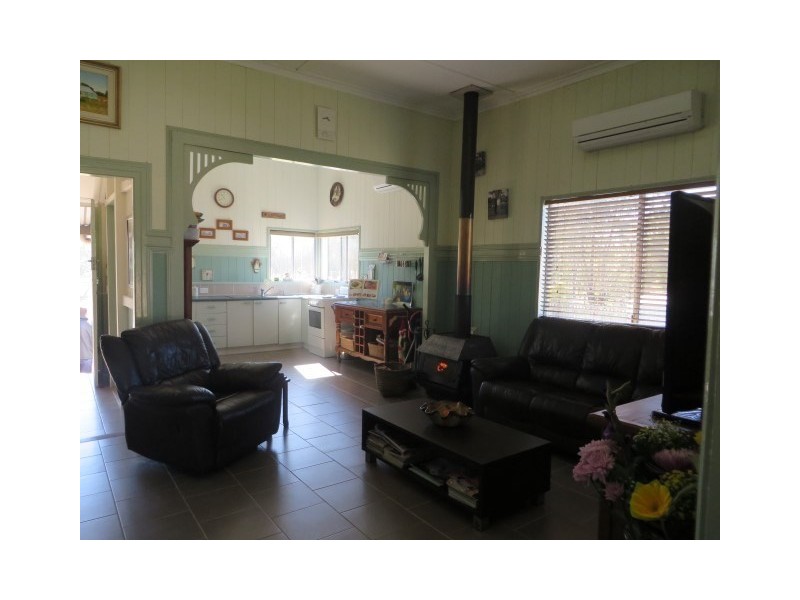 7 Garden Street, Yuleba QLD 4427