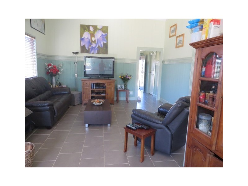 7 Garden Street, Yuleba QLD 4427