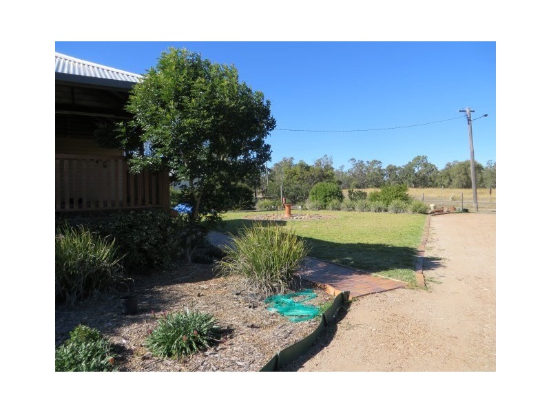 7 Garden Street, Yuleba QLD 4427