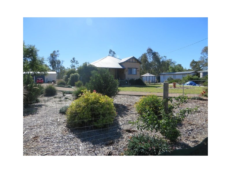 7 Garden Street, Yuleba QLD 4427