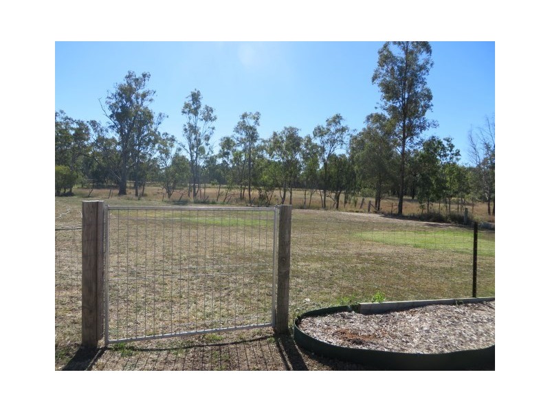 7 Garden Street, Yuleba QLD 4427