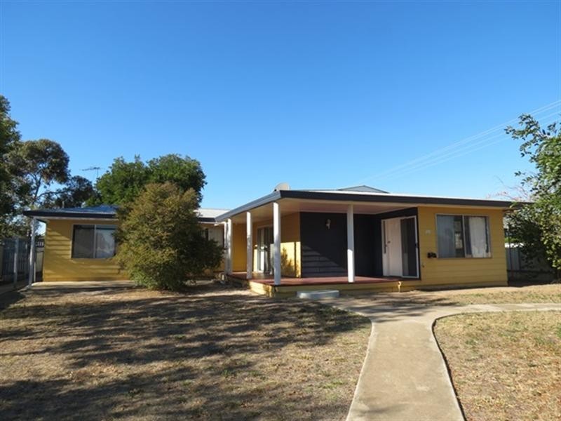 102 Miscamble Street, Roma QLD 4455