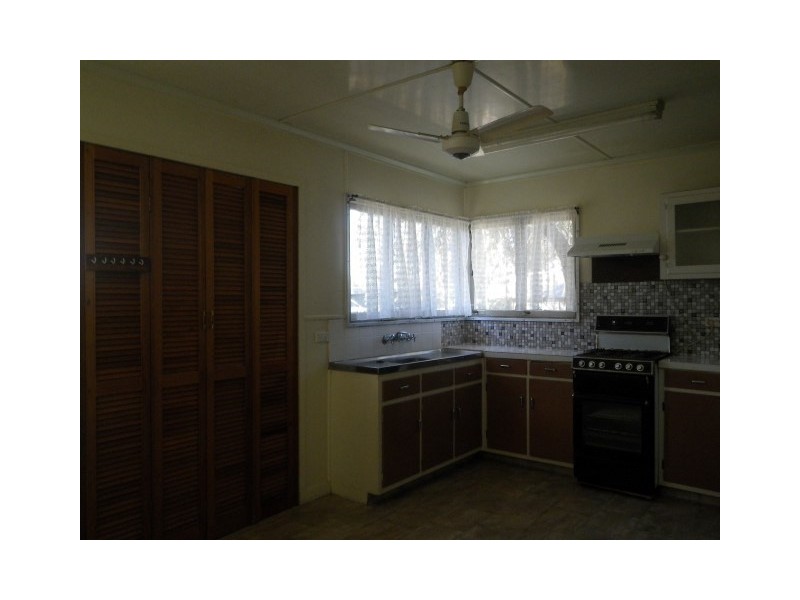 27 South Street, Roma QLD 4455