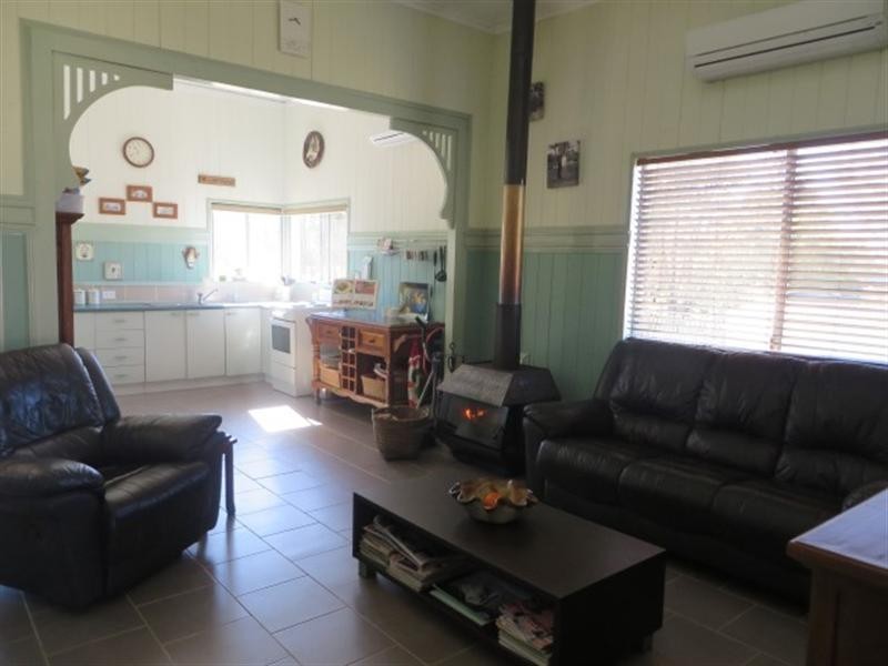 7 Garden Street, Yuleba QLD 4427