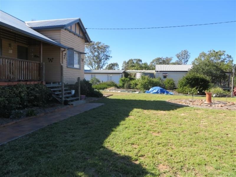 7 Garden Street, Yuleba QLD 4427