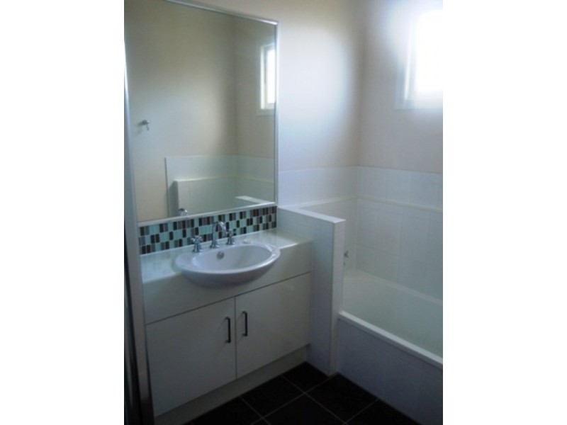 31-33 Lovell Street, Roma QLD 4455