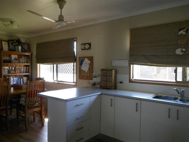 65 Raglan Street, Roma QLD 4455
