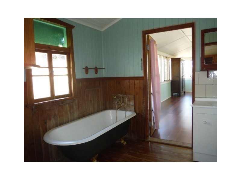 44 Clayton Road, Roma QLD 4455