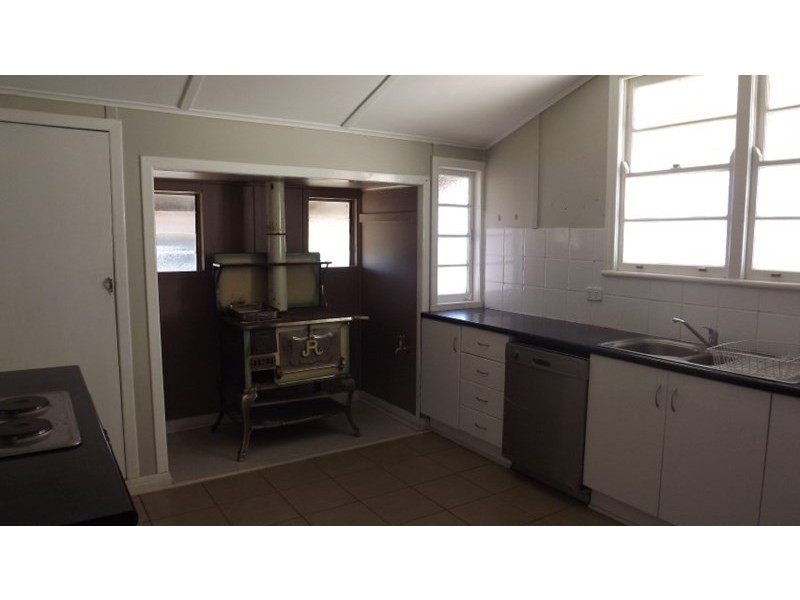 17 May Street, Roma QLD 4455