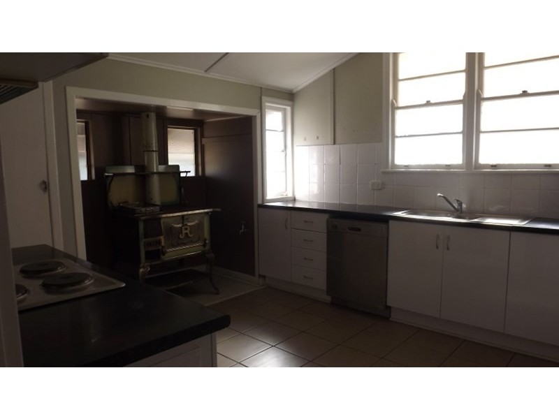 17 May Street, Roma QLD 4455