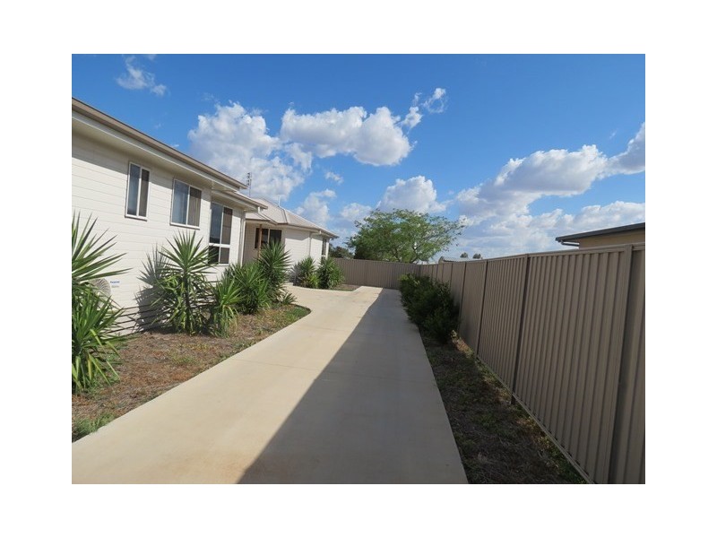 32 South Street, Roma QLD 4455