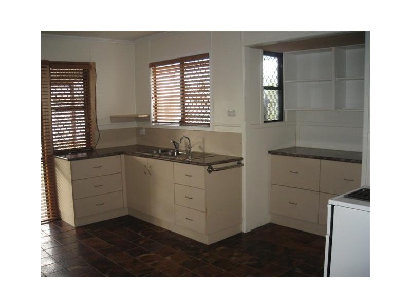 120 Currey Street, Roma QLD 4455