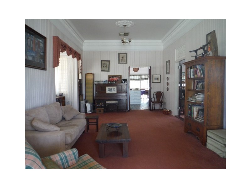 5 Arthur Street, Roma QLD 4455