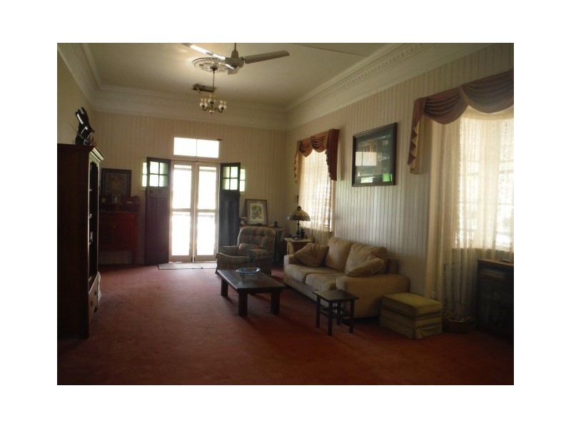 5 Arthur Street, Roma QLD 4455