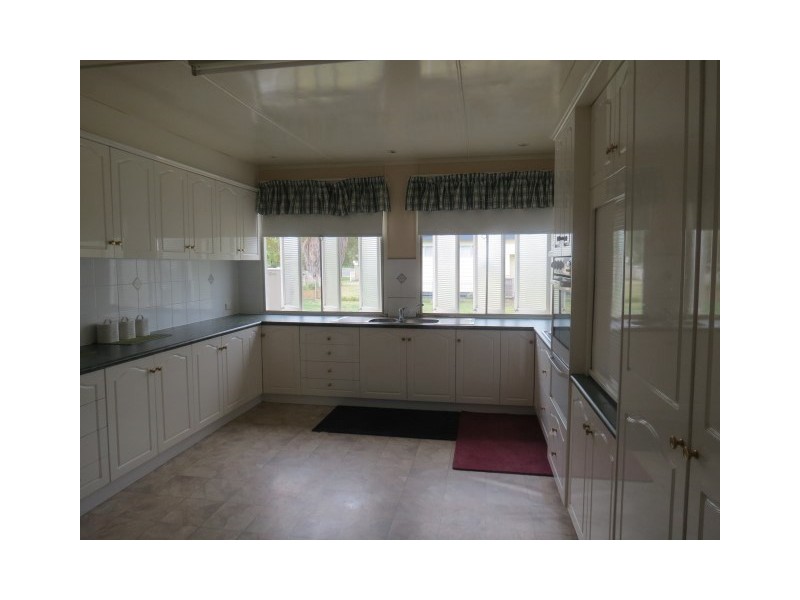 18 Lewis Street, Roma QLD 4455