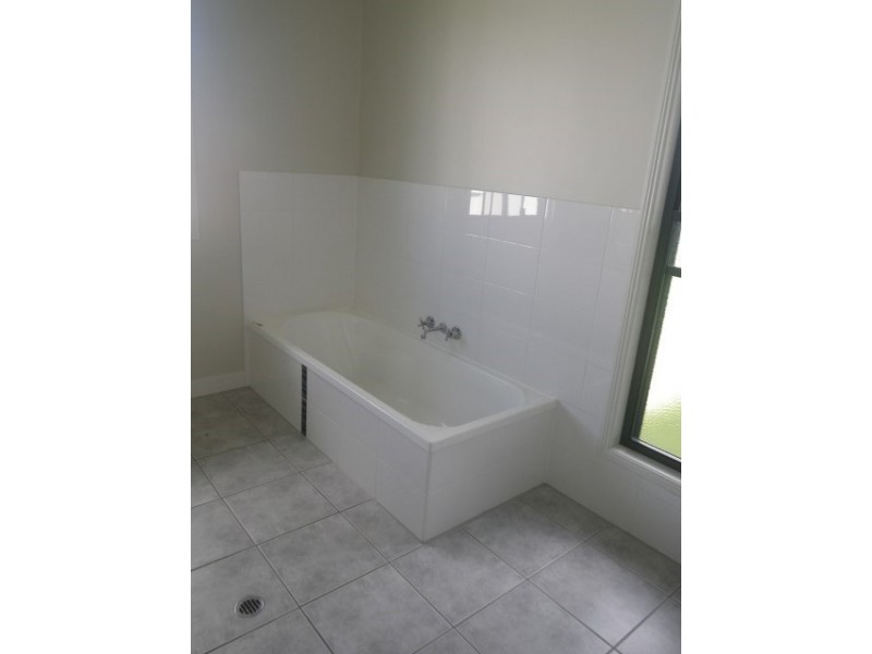 24 Robusta Drive, Roma QLD 4455