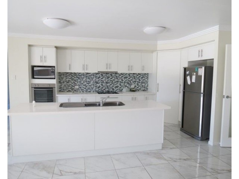 12 Lockyer Crescent, Roma QLD 4455