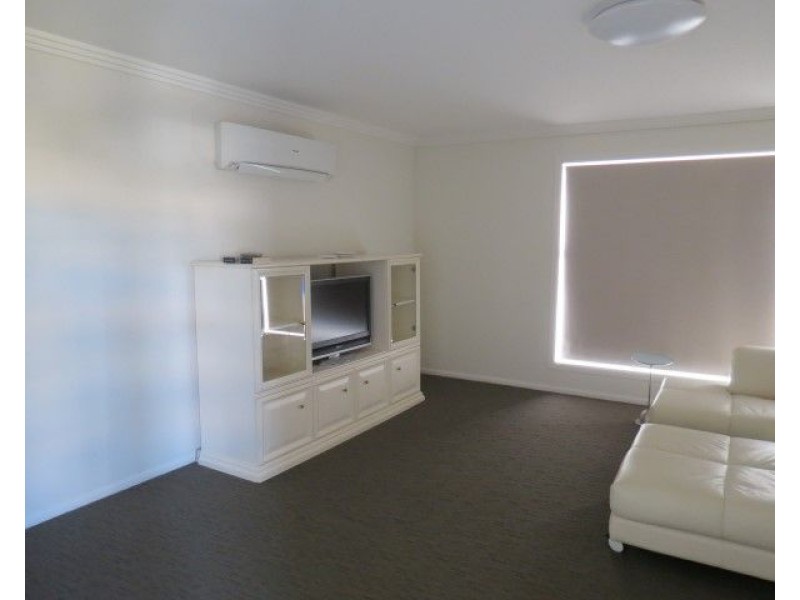 12 Lockyer Crescent, Roma QLD 4455