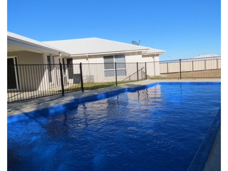 12 Lockyer Crescent, Roma QLD 4455