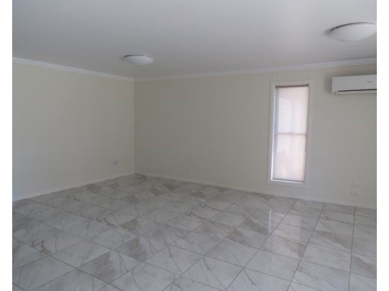 12 Lockyer Crescent, Roma QLD 4455