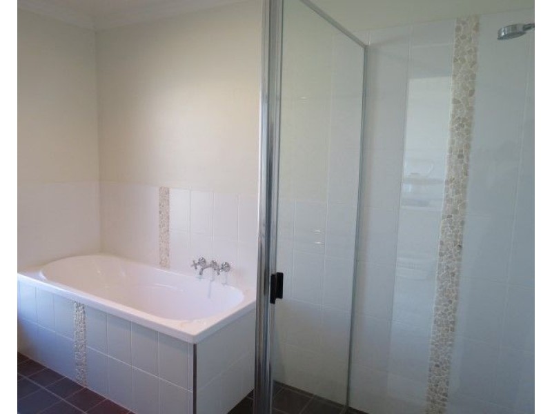 12 Lockyer Crescent, Roma QLD 4455