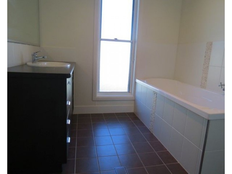 12 Lockyer Crescent, Roma QLD 4455