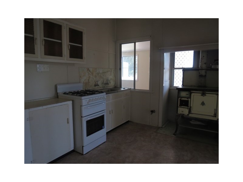 23 Timbury Street, Roma QLD 4455