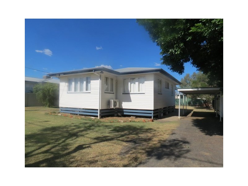 128 Currey Street, Roma QLD 4455