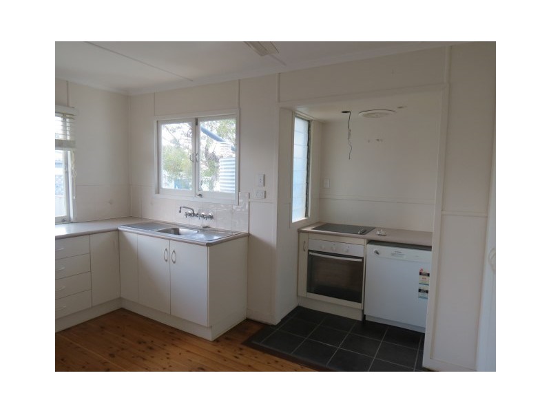 128 Currey Street, Roma QLD 4455